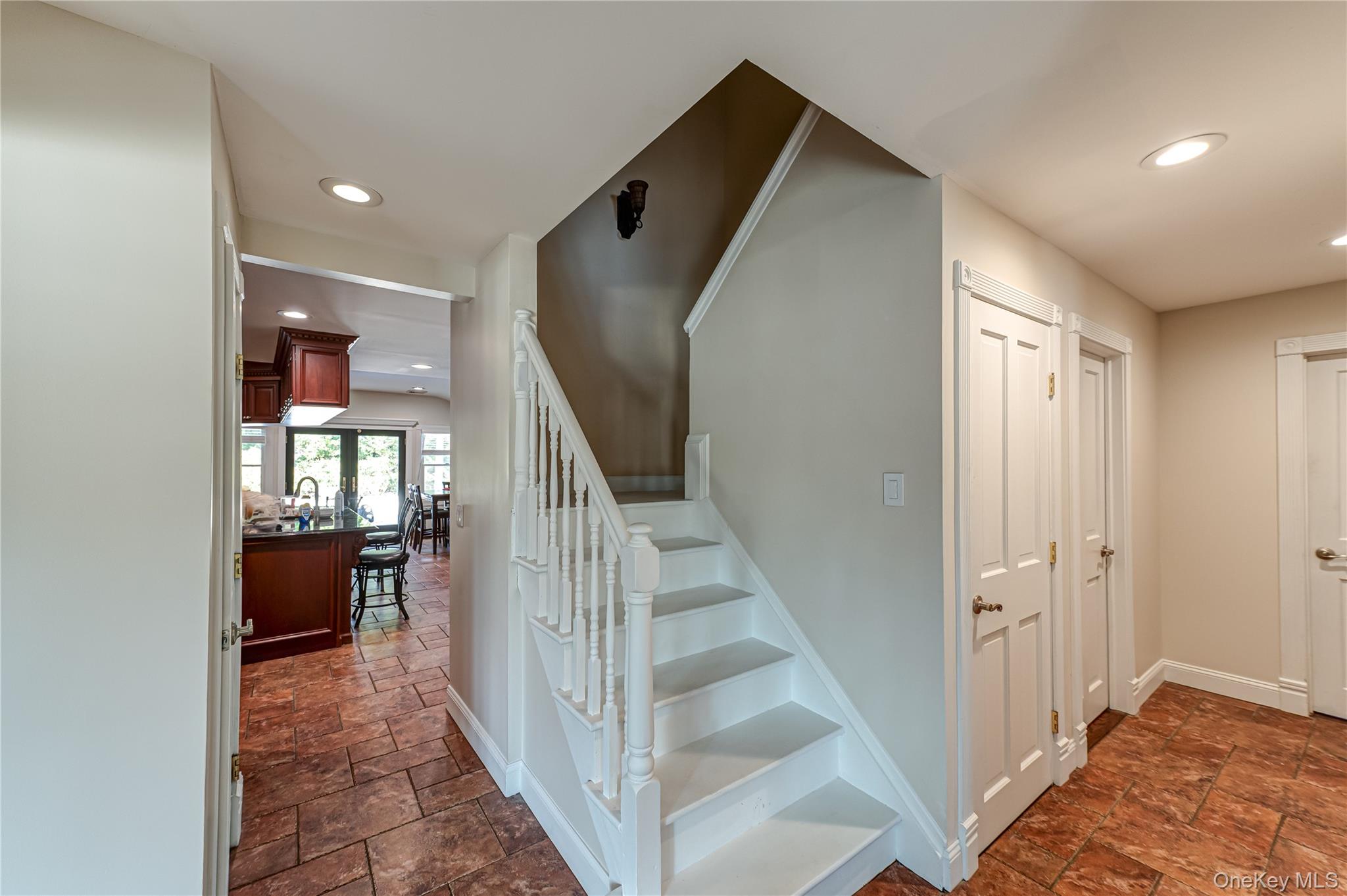 #6 photo, 22 Redwood Drive, Great River , NY 11739