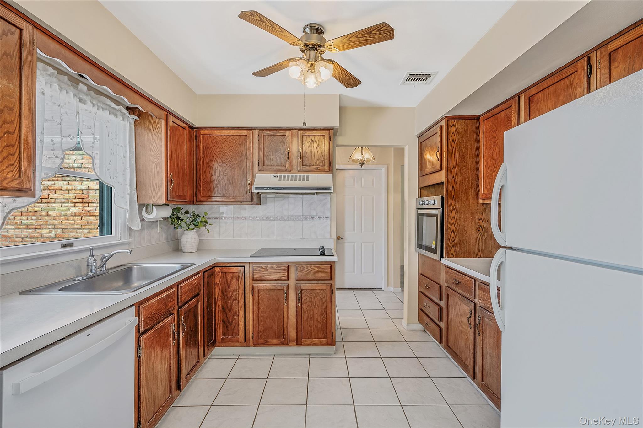 #18 photo, 35 Chippendale Drive, Mount Sinai , NY 11766