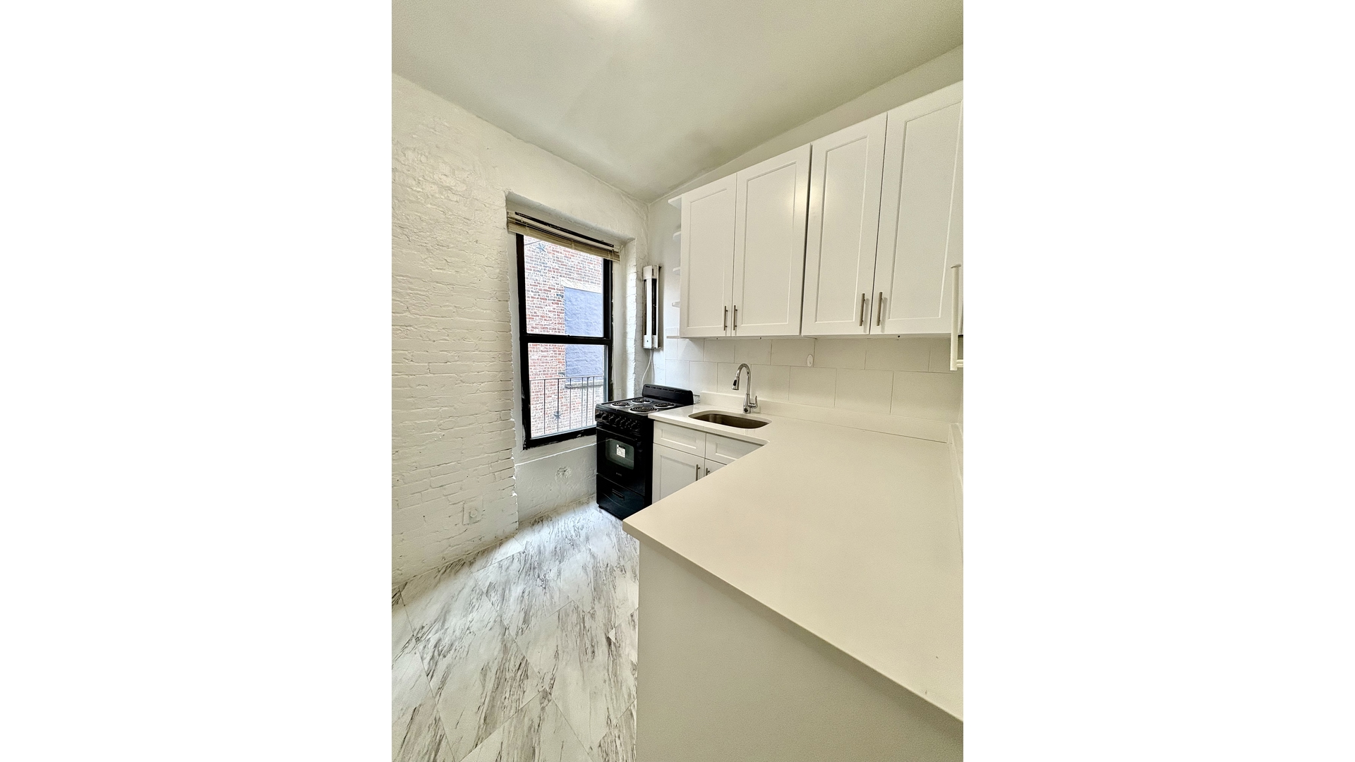 #13 photo, 460 W 46TH Street, Hell's Kitchen , NY 10036