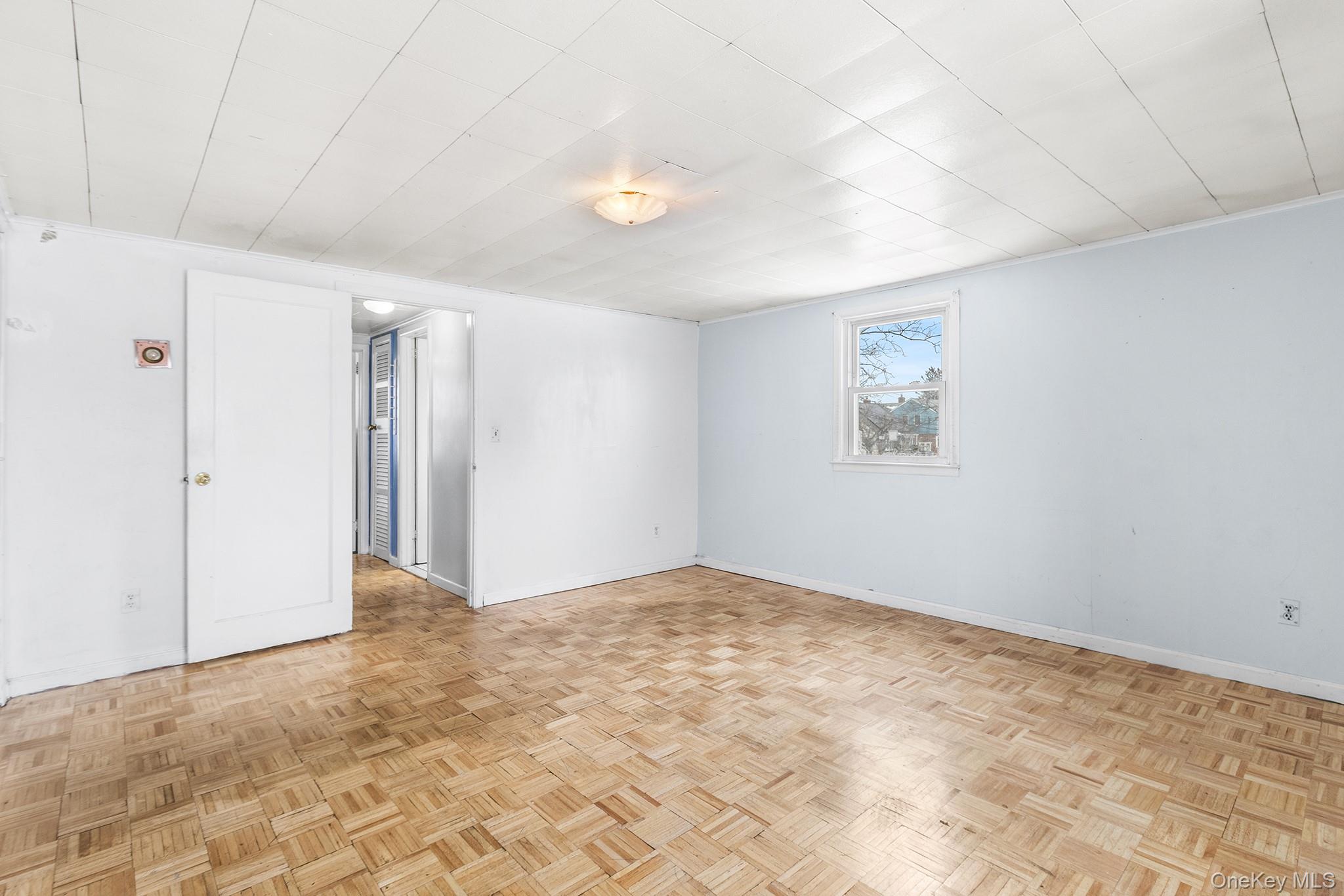 #18 photo, 336 Herricks Road, Mineola , NY 11501