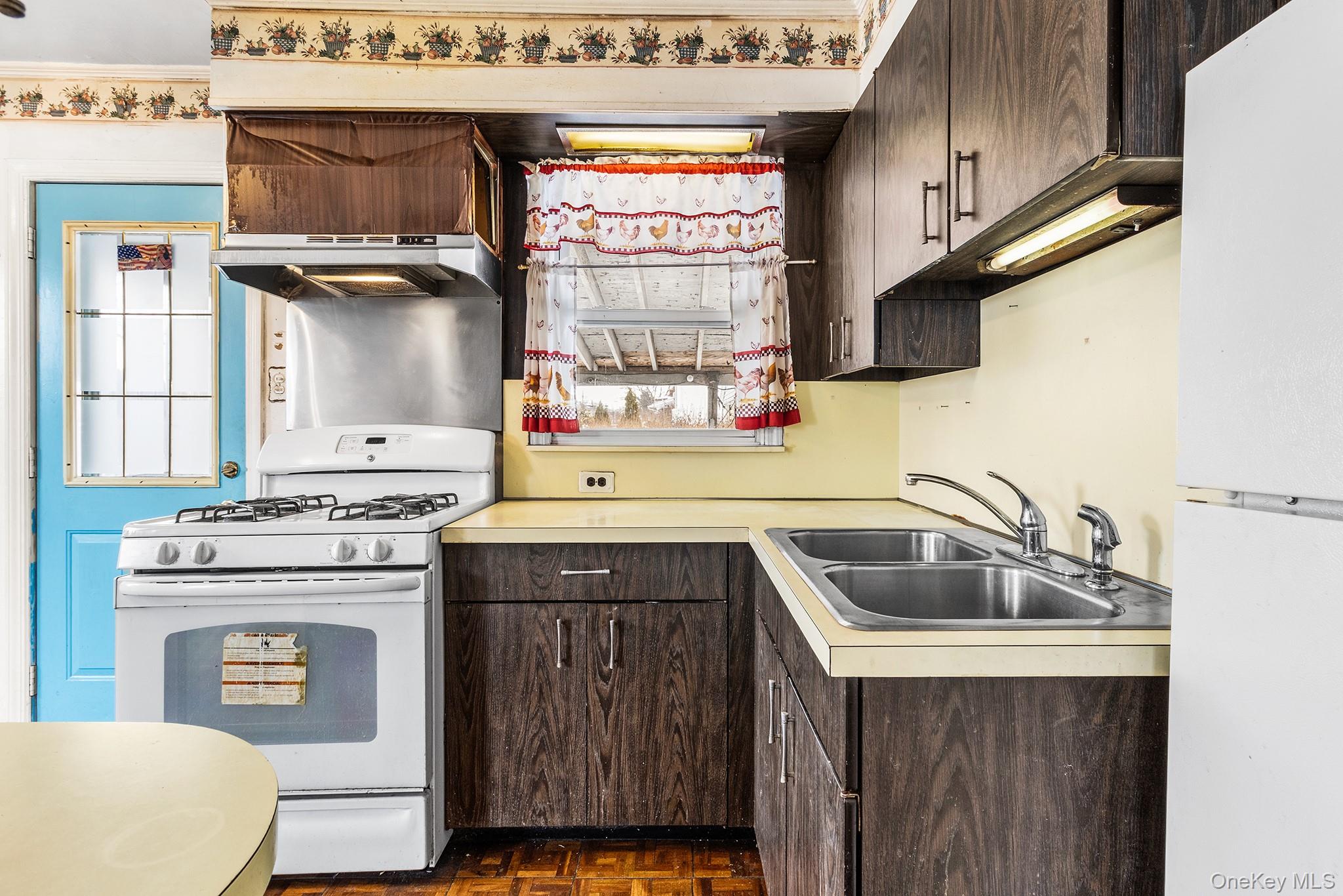 #6 photo, 336 Herricks Road, Mineola , NY 11501