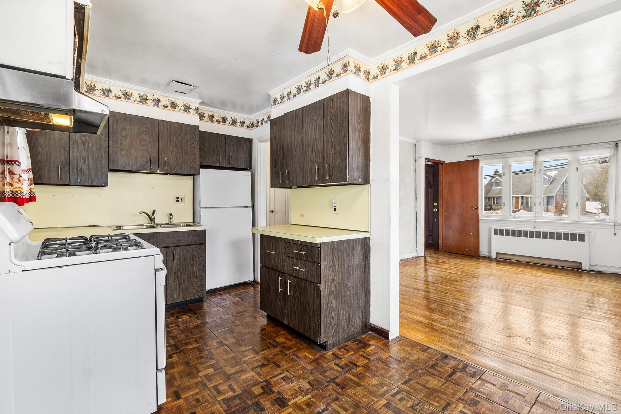 #7 photo, 336 Herricks Road, Mineola , NY 11501