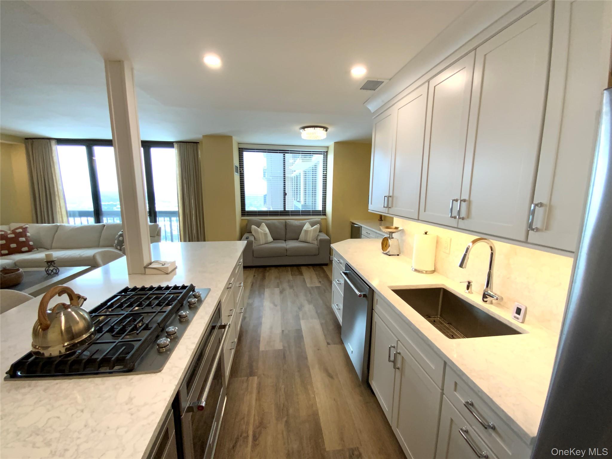 #15 photo, 27110 Grand Central Parkway, Floral Park , NY 11005