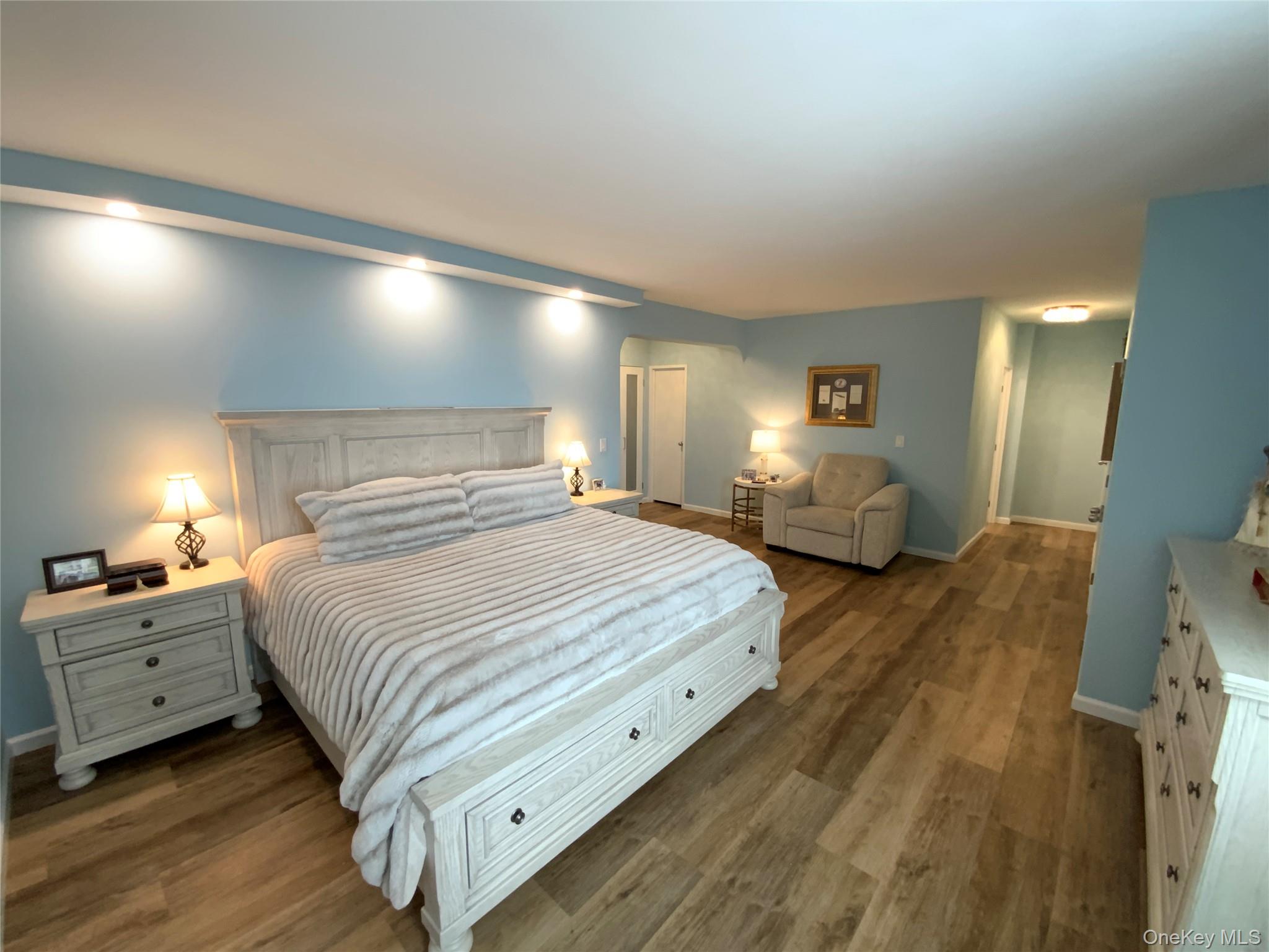 #19 photo, 27110 Grand Central Parkway, Floral Park , NY 11005