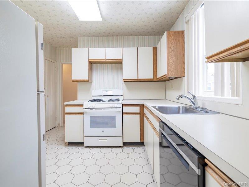 #6 photo, 280 Atlantic Avenue, East Rockaway , NY 11518