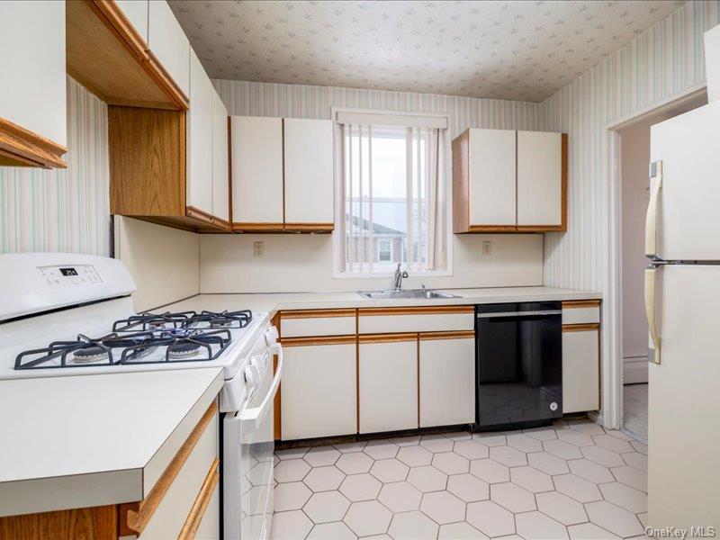 #7 photo, 280 Atlantic Avenue, East Rockaway , NY 11518