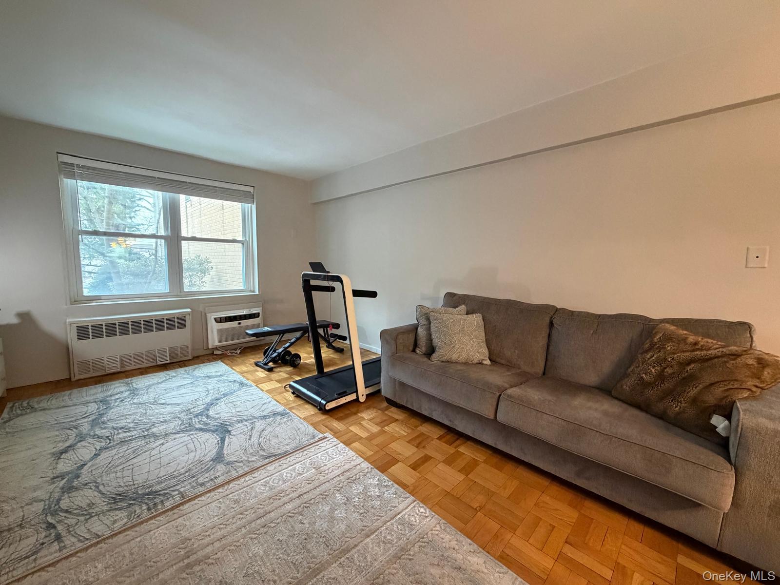 #7 photo, 490 Atlantic Avenue, East Rockaway , NY 11518