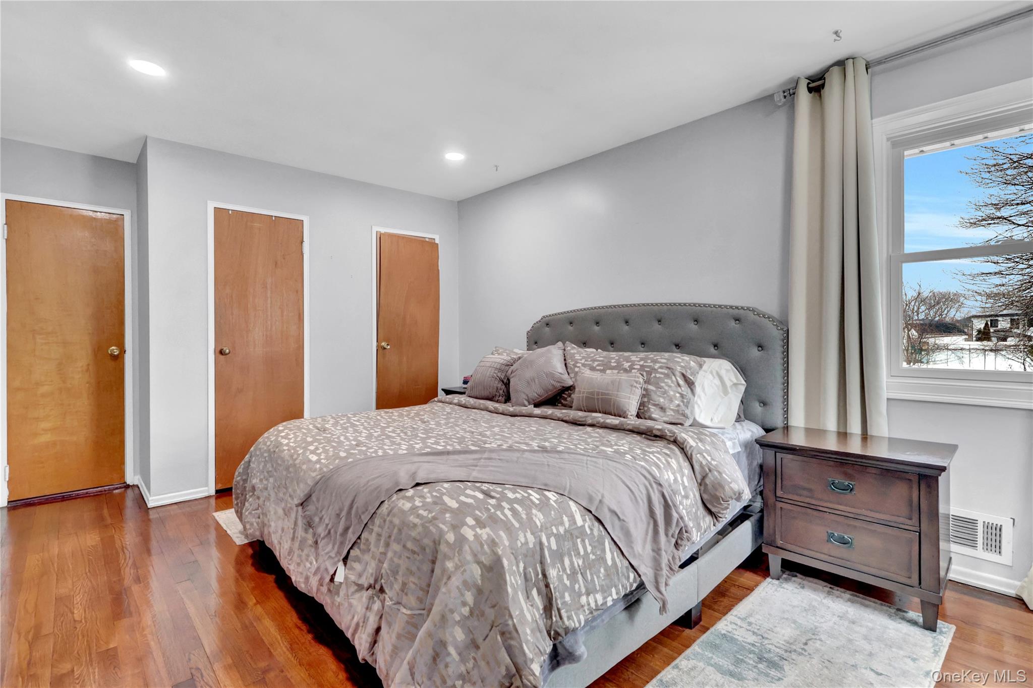 #16 photo, 6 Little Court, Deer Park , NY 11729