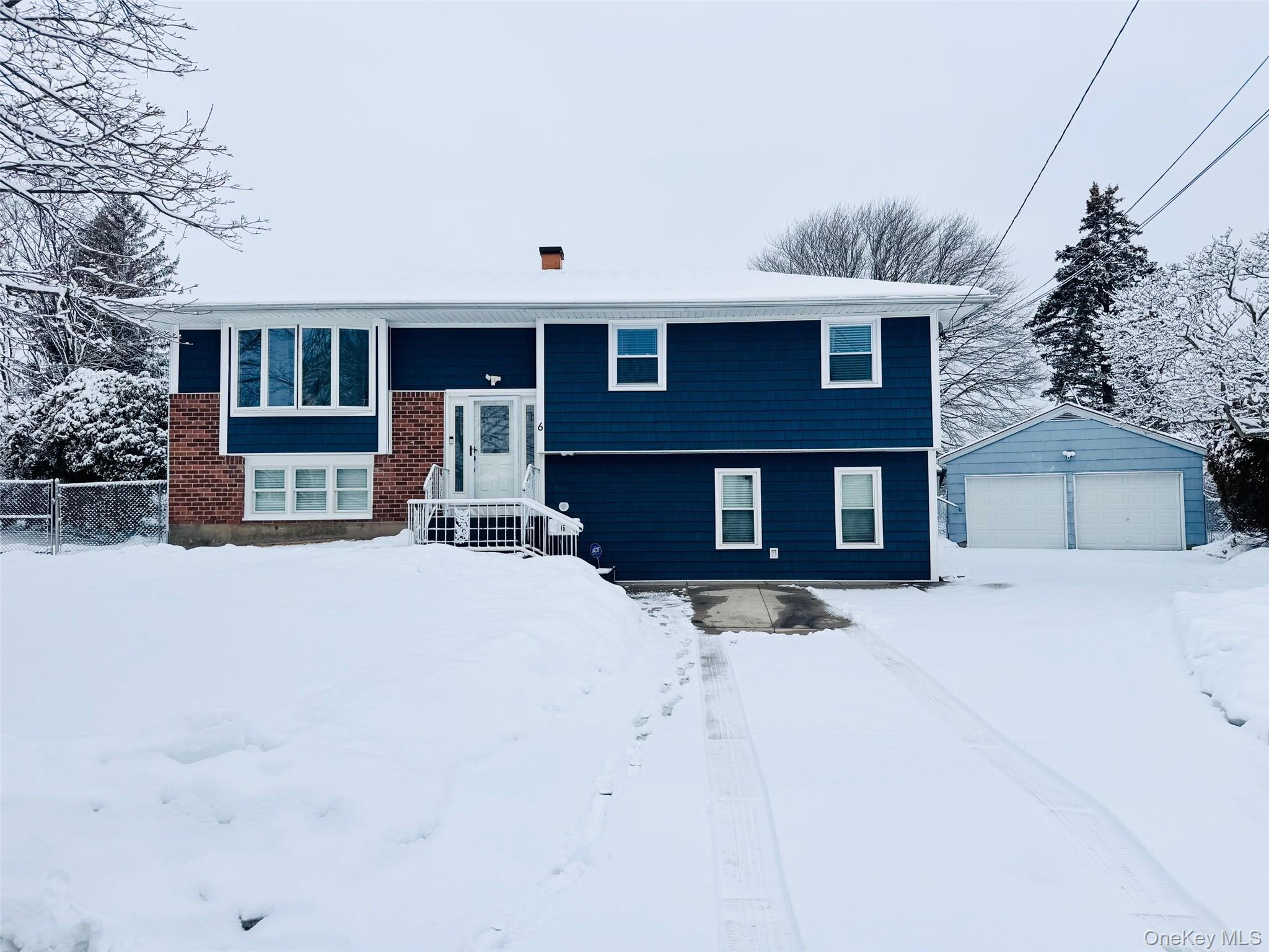 #2 photo, 6 Little Court, Deer Park , NY 11729