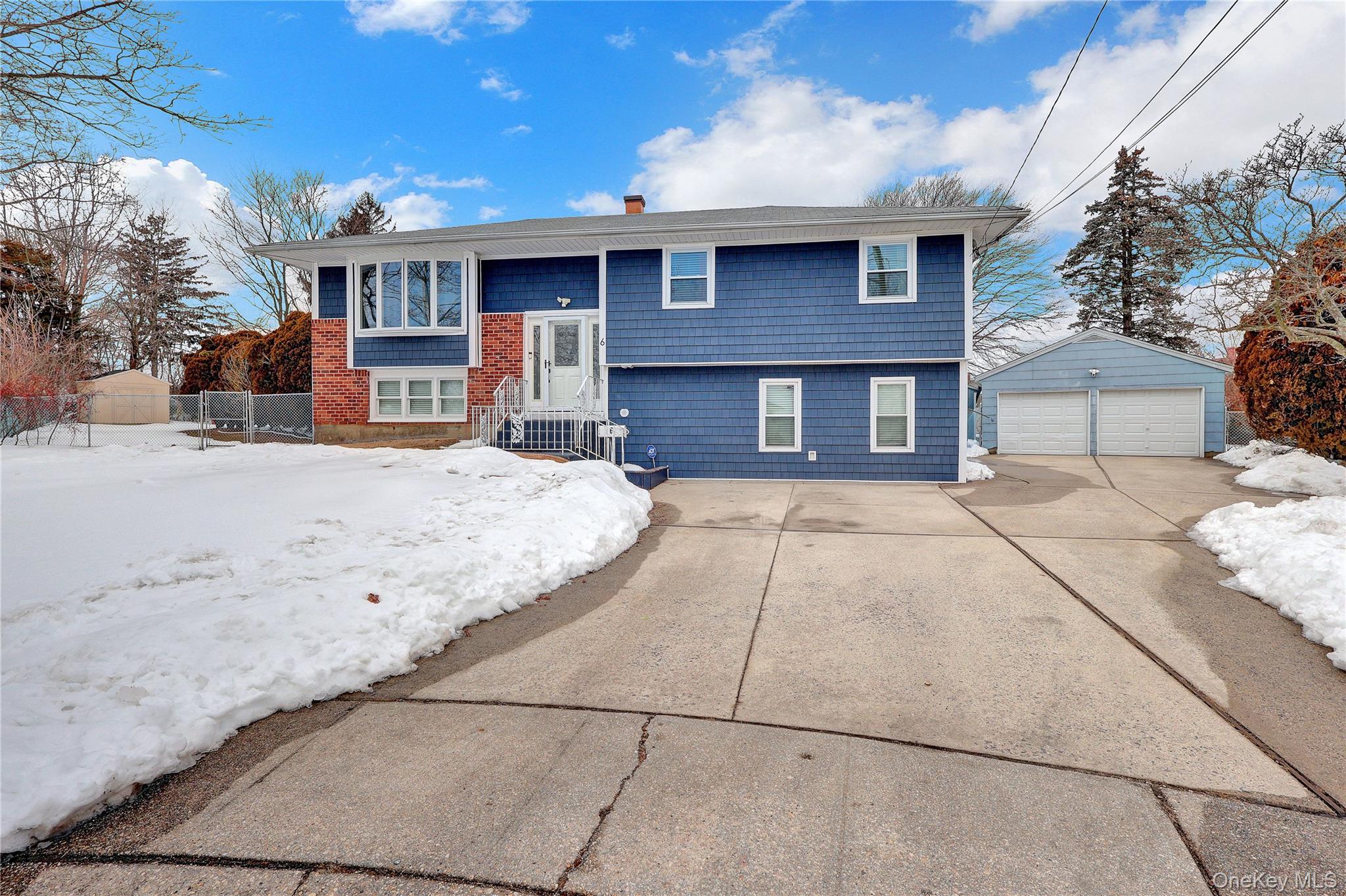 #3 photo, 6 Little Court, Deer Park , NY 11729