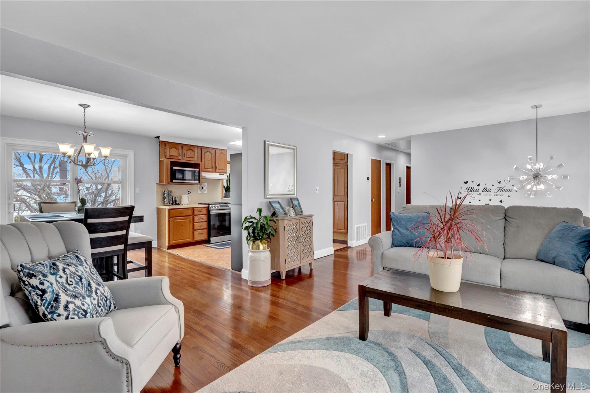 #7 photo, 6 Little Court, Deer Park , NY 11729