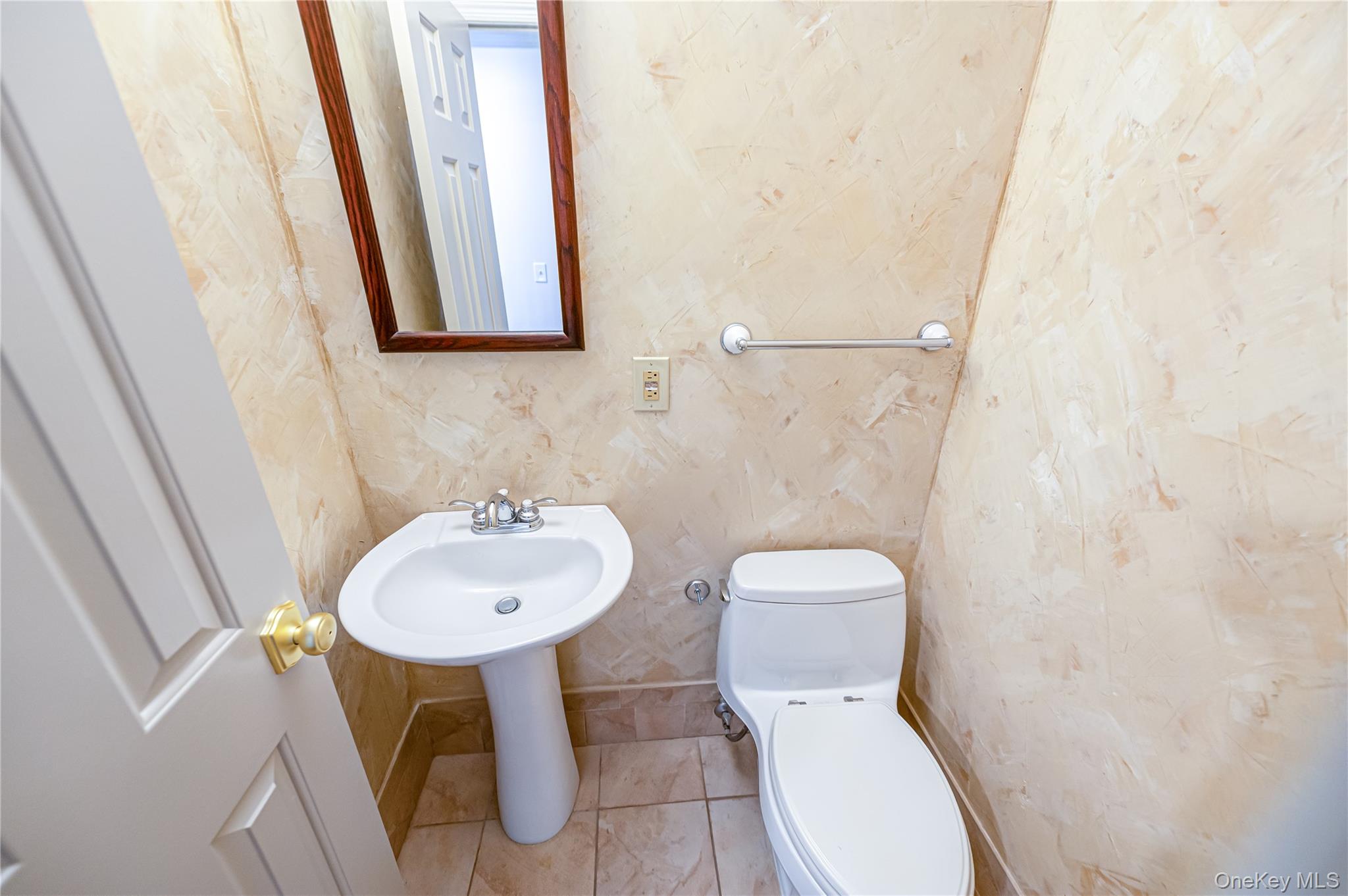 #13 photo, 2 Sea View Lane, Mount Sinai , NY 11766