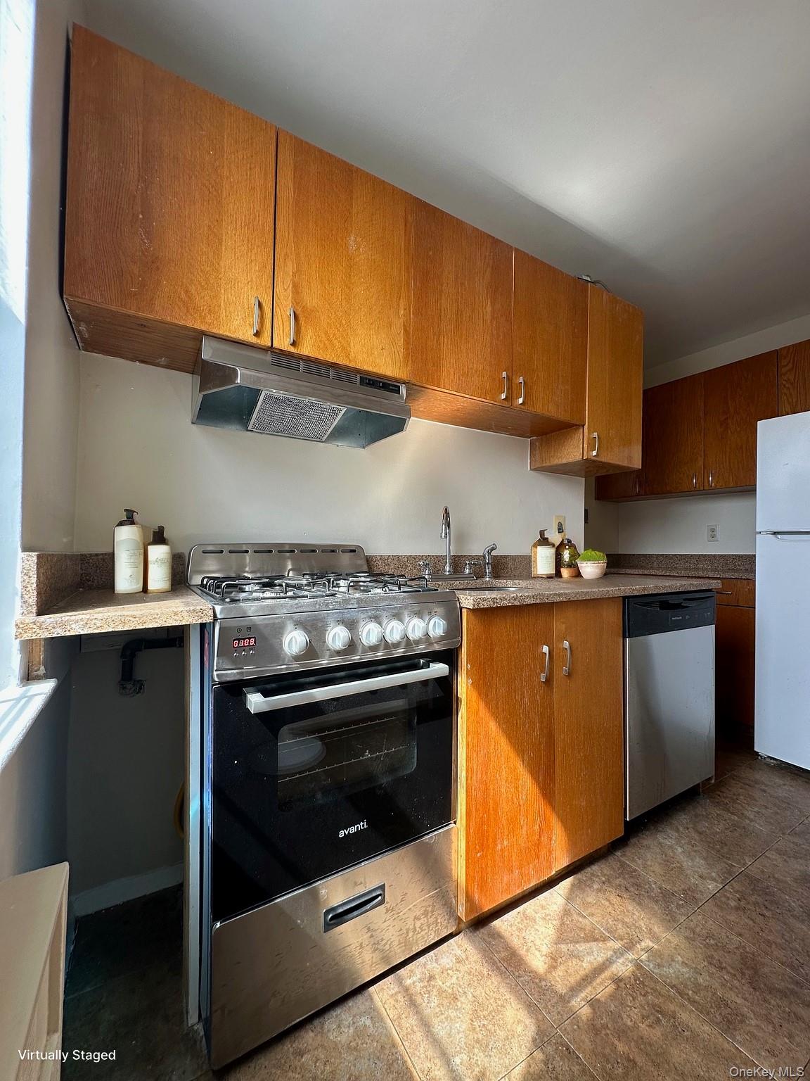 #5 photo, 2534 Crescent Street, Astoria , NY 11102