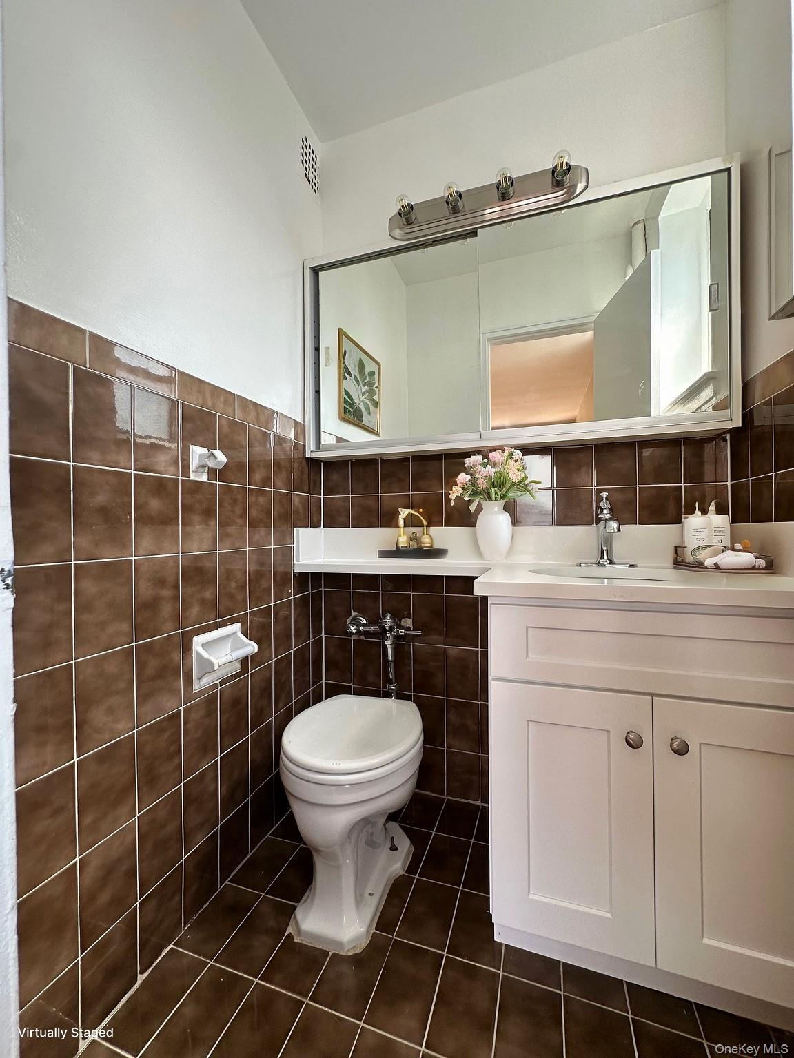 #8 photo, 2534 Crescent Street, Astoria , NY 11102