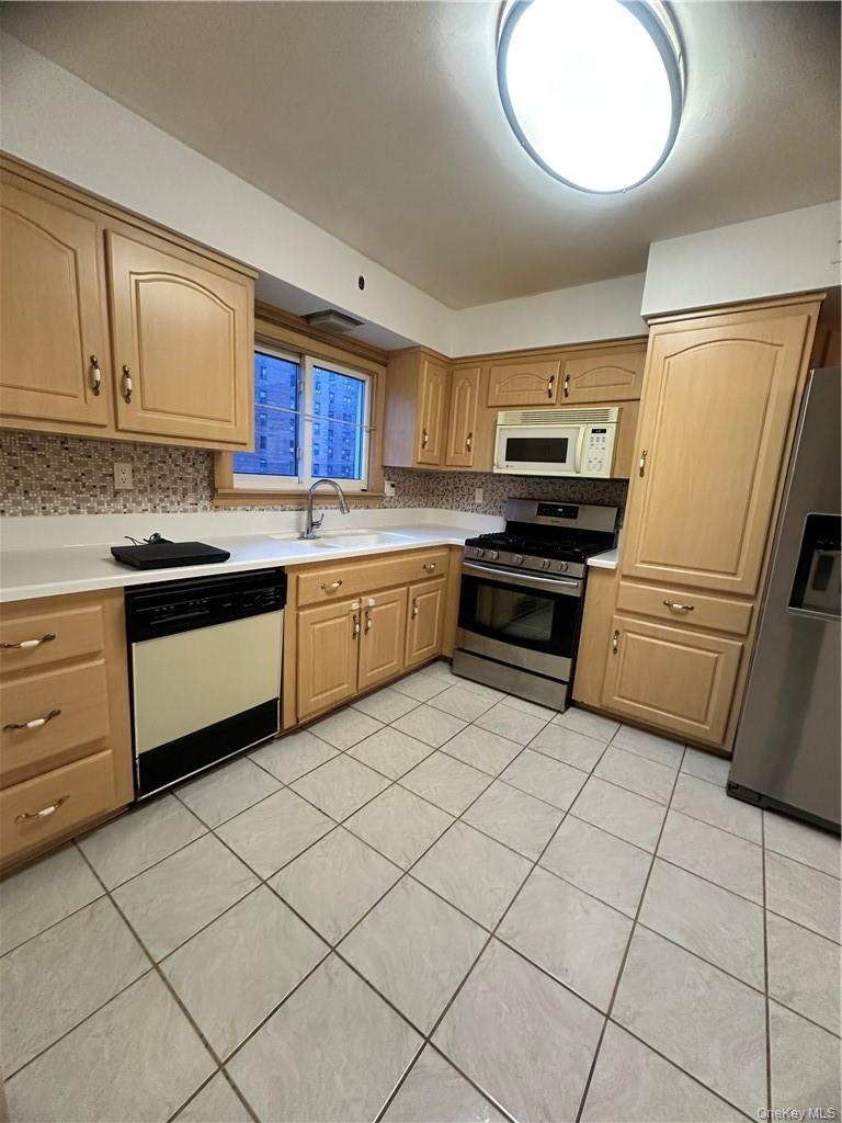 #12 photo, 545 Pelham Road, New Rochelle , NY 10805