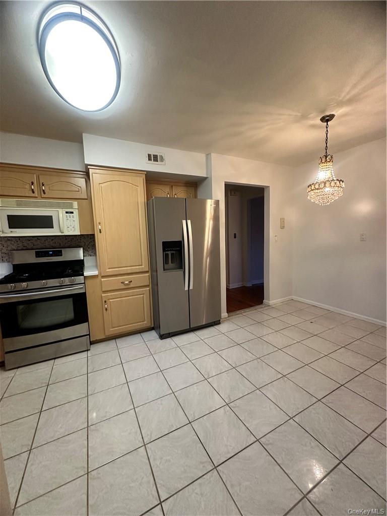 #13 photo, 545 Pelham Road, New Rochelle , NY 10805