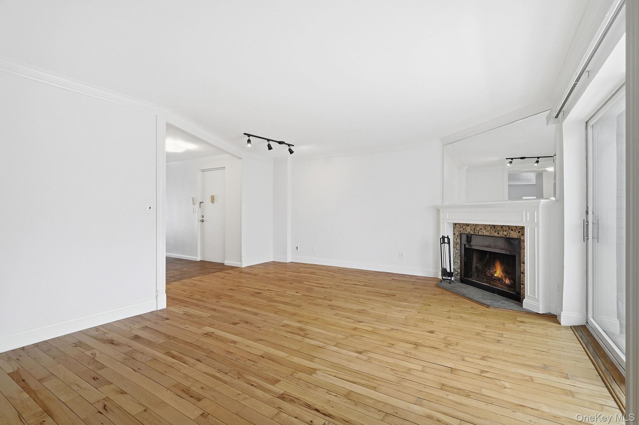 #5 photo, 152 Tier Street, Bronx , NY 10464