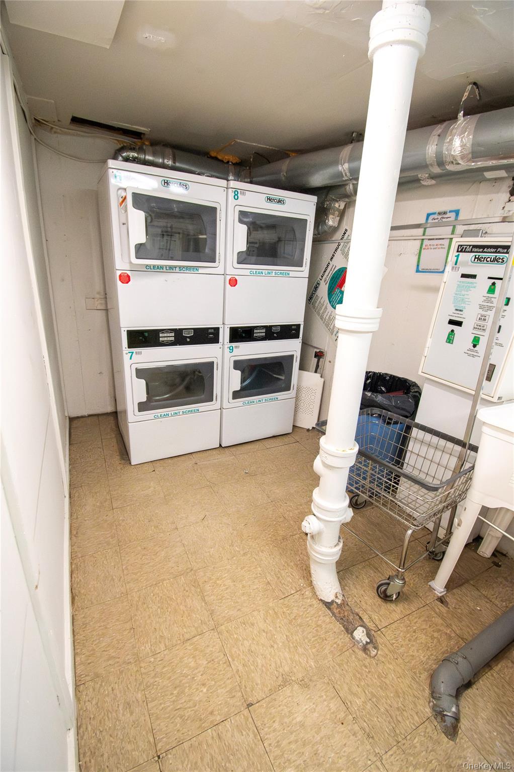 #17 photo, 1690 Grand Avenue, Baldwin , NY 11510