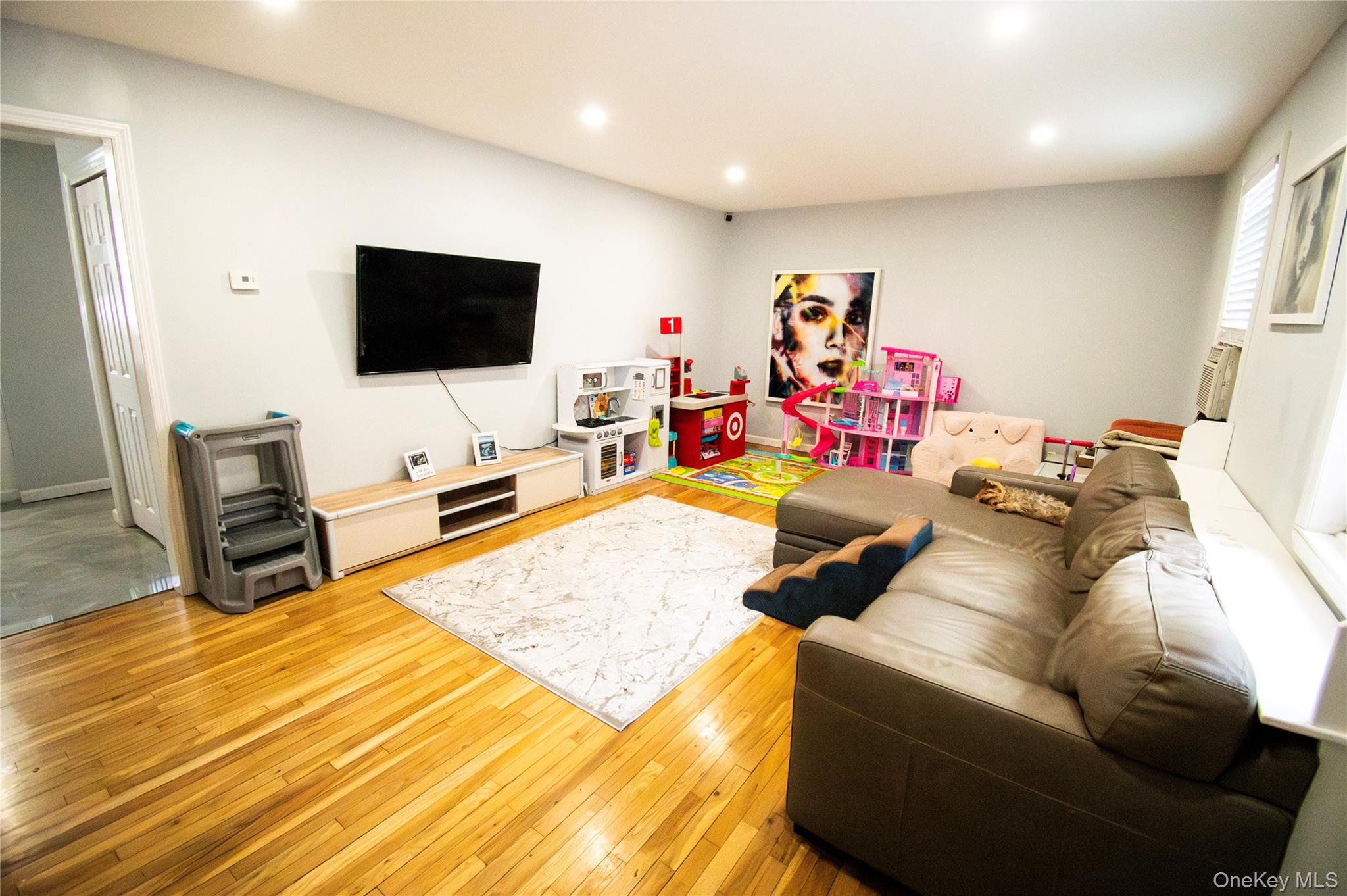 #2 photo, 1690 Grand Avenue, Baldwin , NY 11510