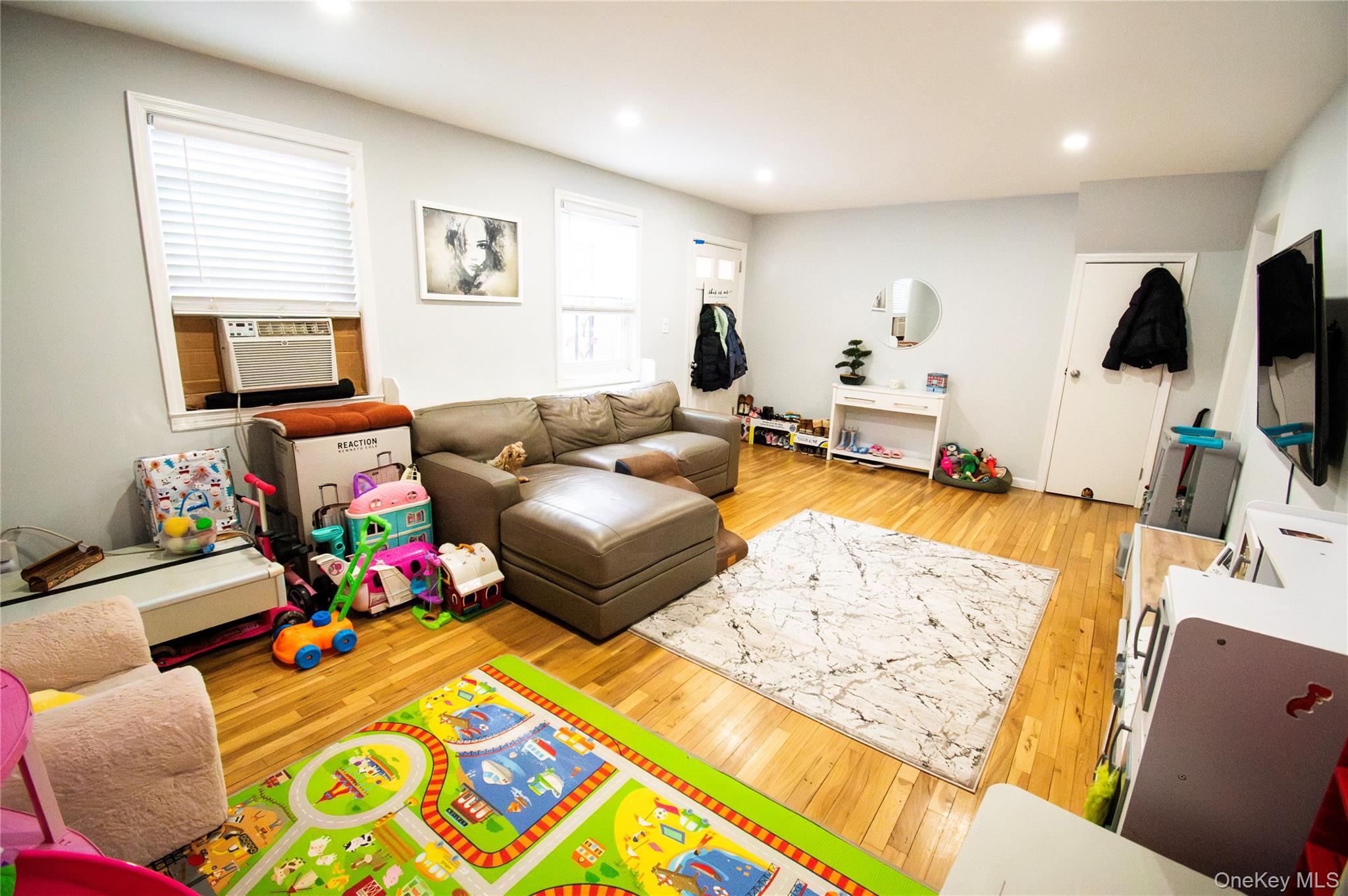 #4 photo, 1690 Grand Avenue, Baldwin , NY 11510