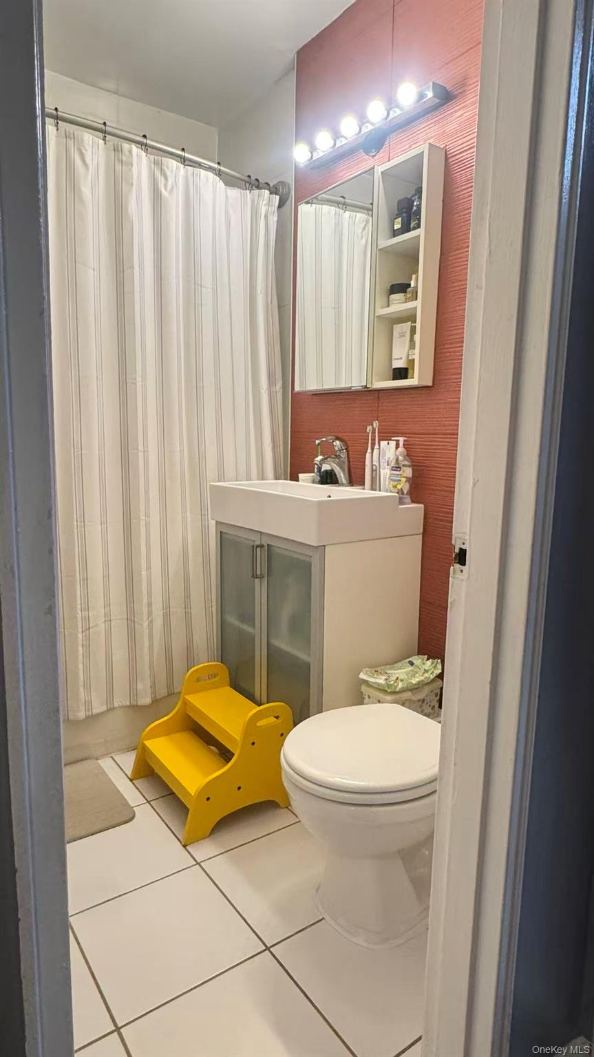 #7 photo, 224-24 Union Turnpike, Oakland Gardens , NY 11364