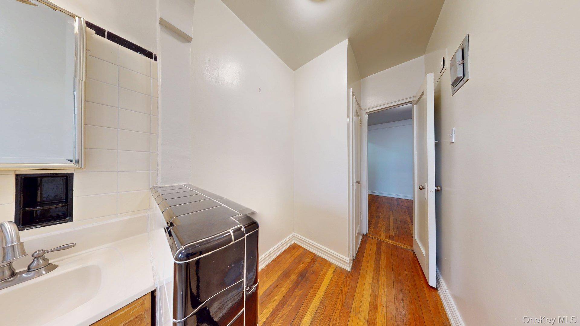 #11 photo, 111-39 76th Road, Forest Hills , NY 11375