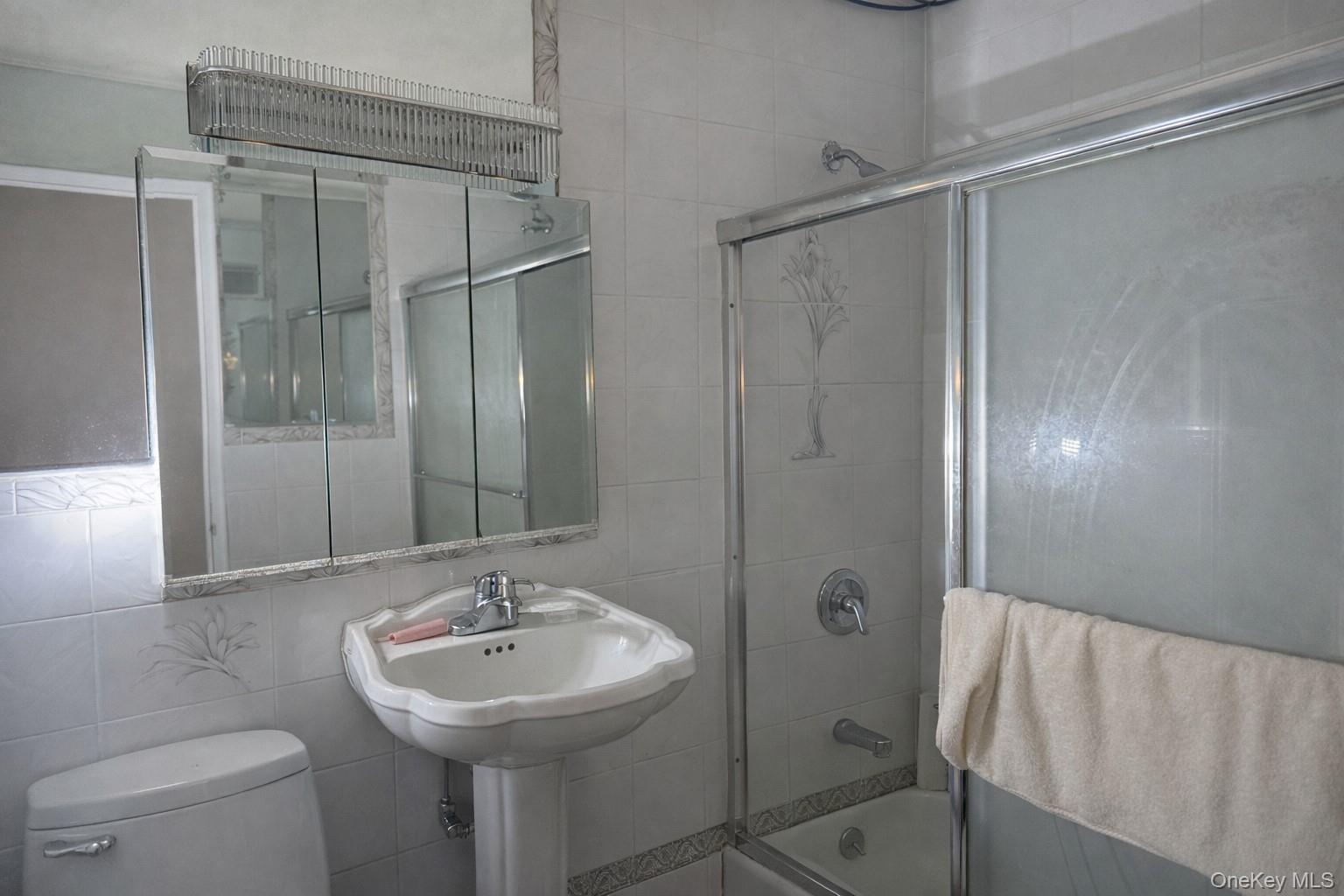 #8 photo, 61-20 Grand Central Parkway, كوينز Forest Hills , NY 11375