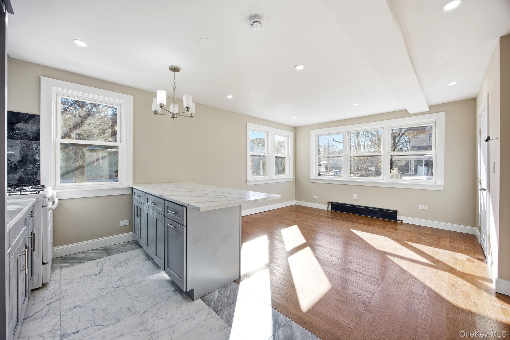 #10 photo, 3033 93rd Street, एल्महर्स्ट East Elmhurst , NY 11369