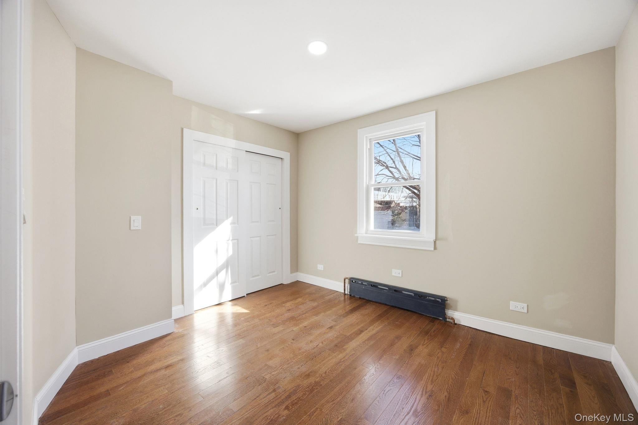 #12 photo, 3033 93rd Street, एल्महर्स्ट East Elmhurst , NY 11369