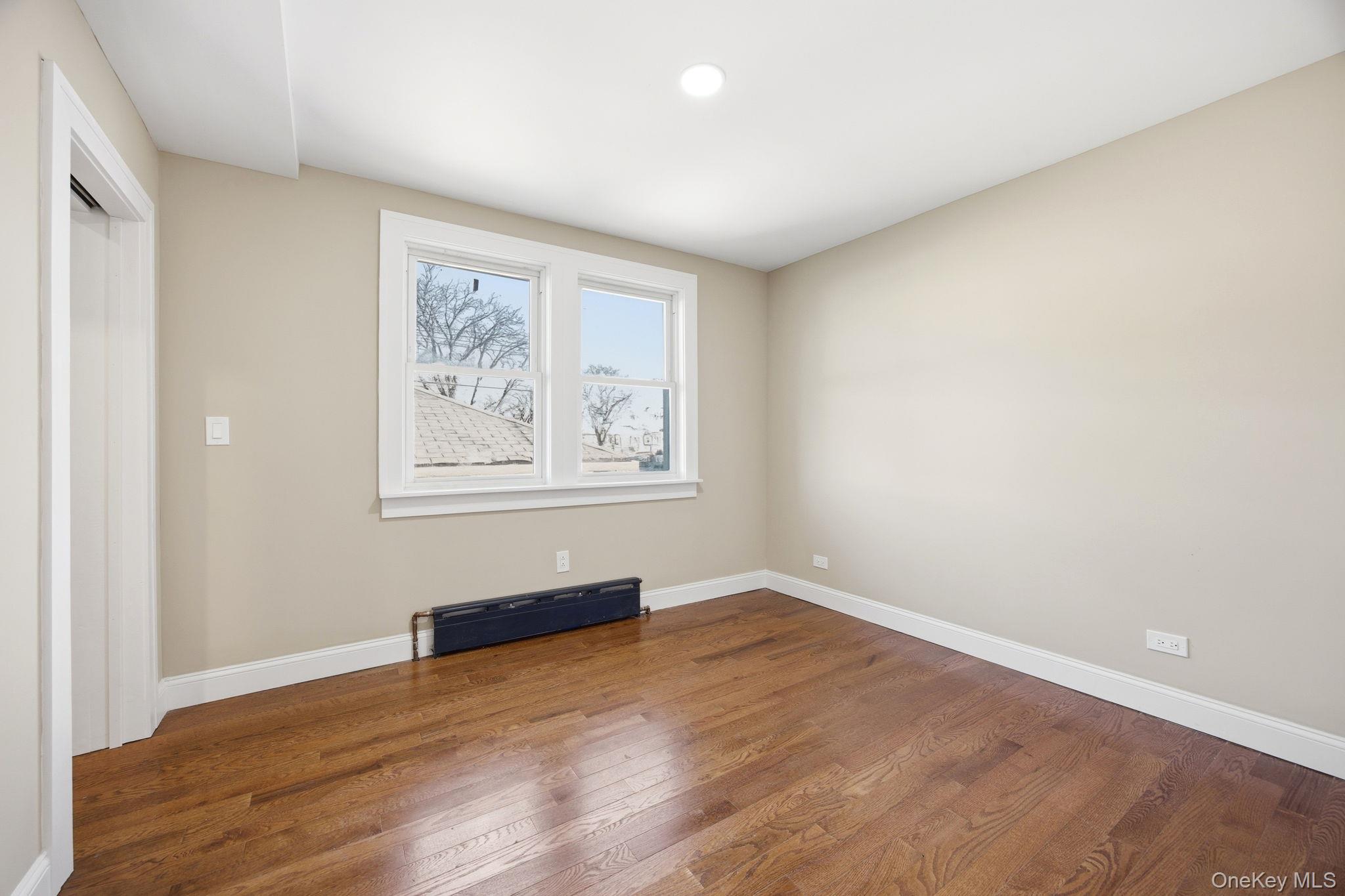 #13 photo, 3033 93rd Street, एल्महर्स्ट East Elmhurst , NY 11369