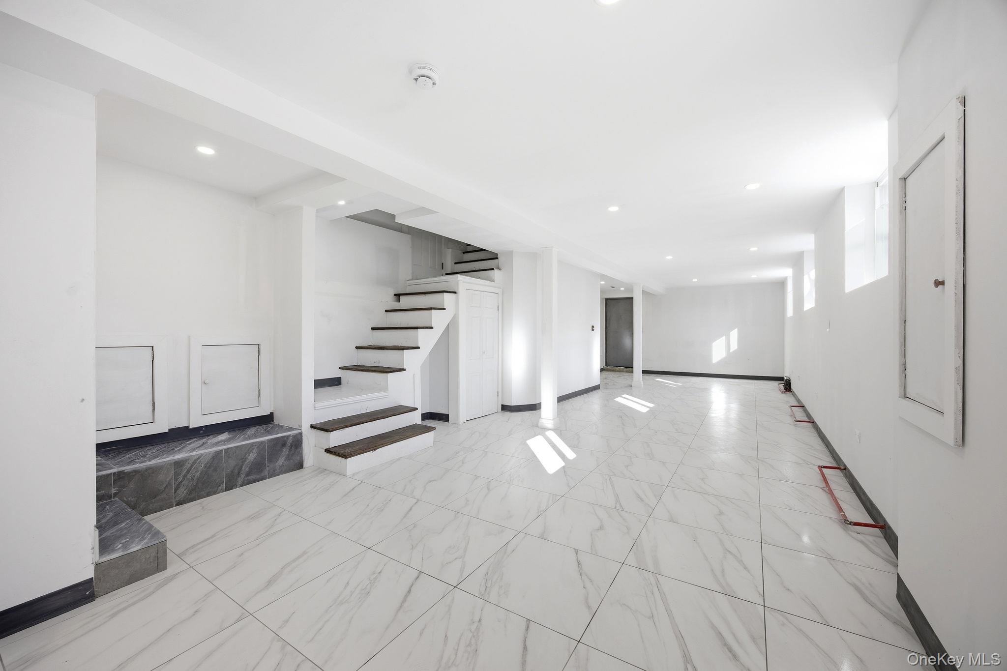 #18 photo, 3033 93rd Street, एल्महर्स्ट East Elmhurst , NY 11369