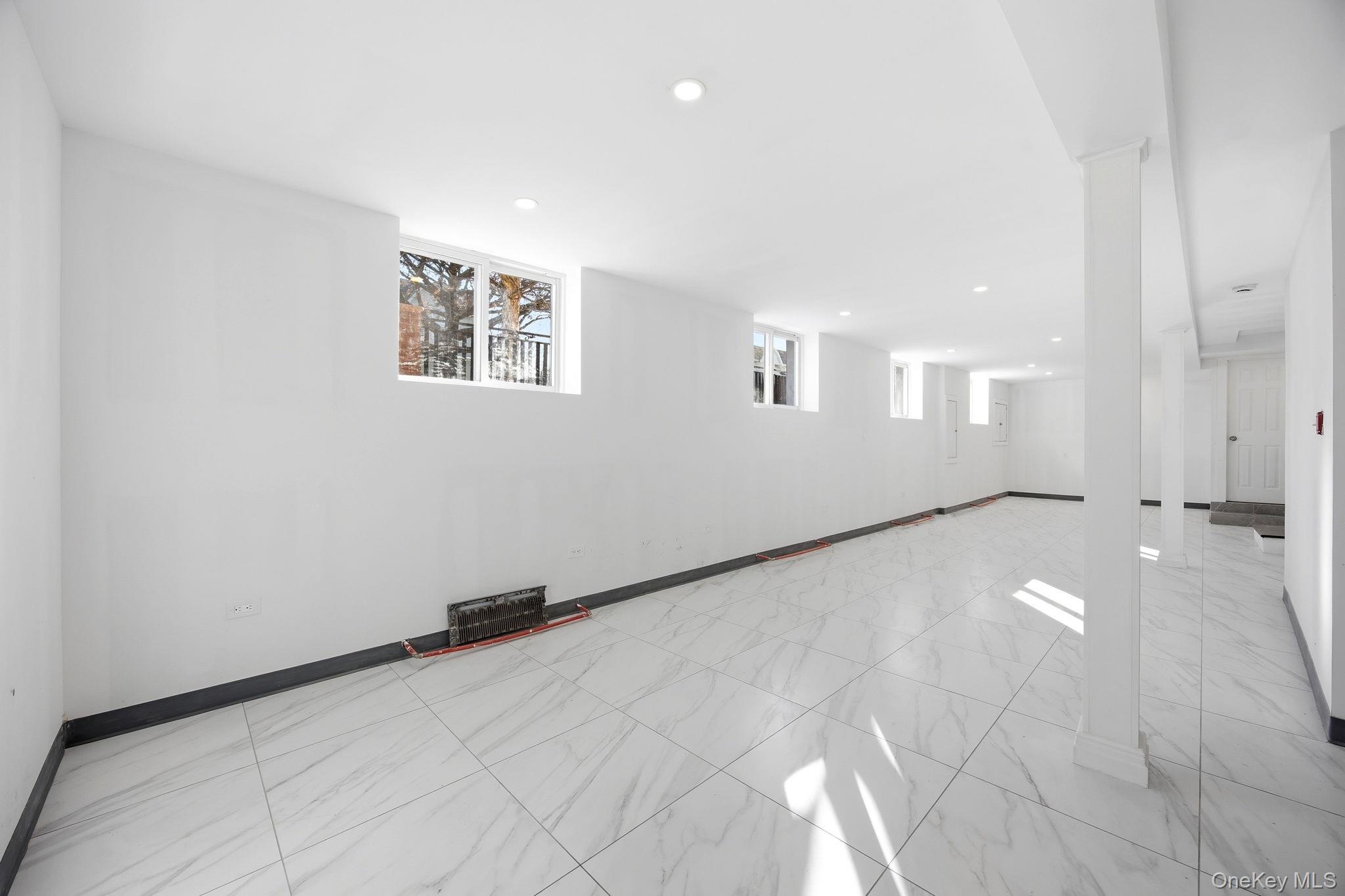 #19 photo, 3033 93rd Street, एल्महर्स्ट East Elmhurst , NY 11369