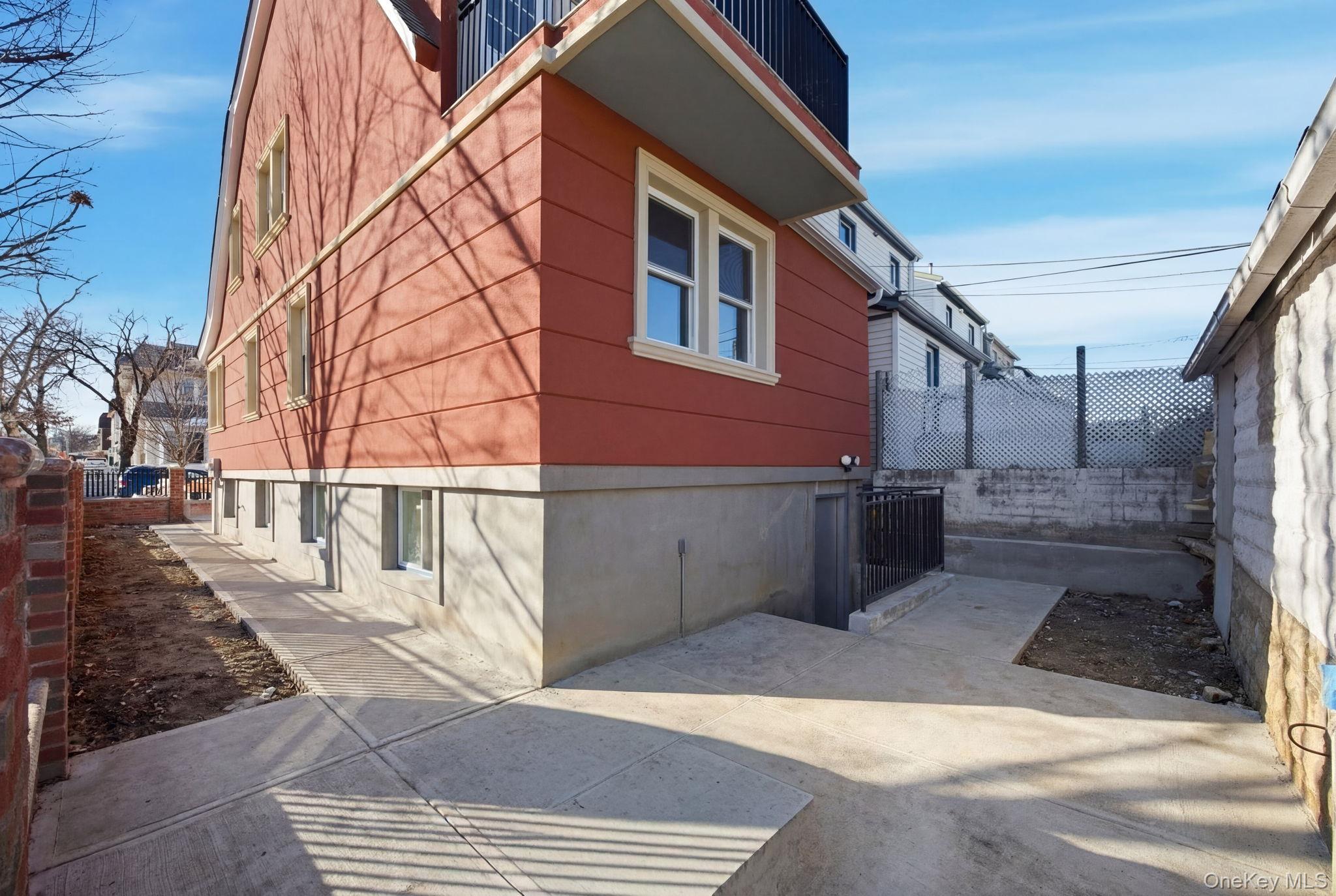 #3 photo, 3033 93rd Street, एल्महर्स्ट East Elmhurst , NY 11369