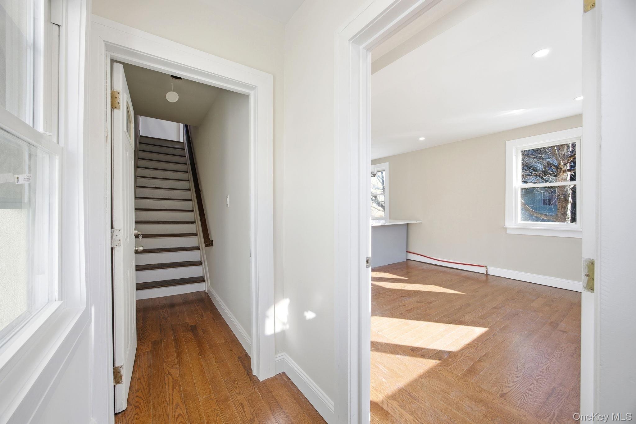 #7 photo, 3033 93rd Street, एल्महर्स्ट East Elmhurst , NY 11369