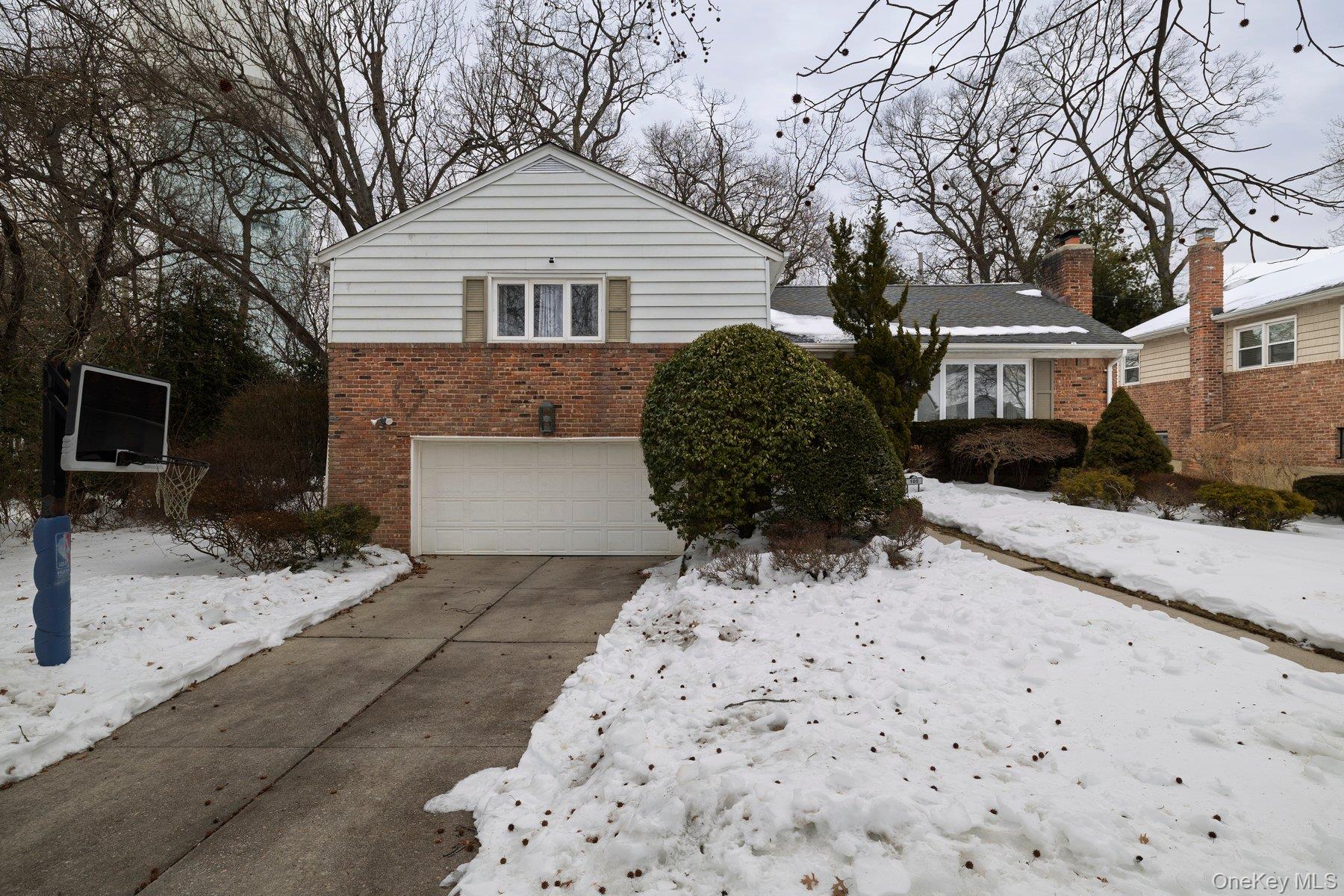 #1 photo, 105 Reeve Road, Rockville Centre , NY 10013