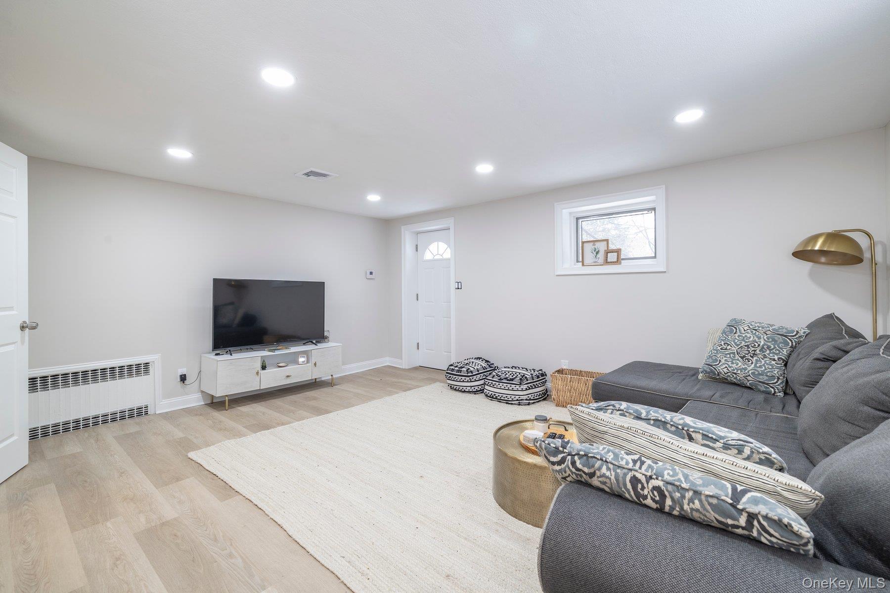 #12 photo, 105 Reeve Road, Rockville Centre , NY 10013