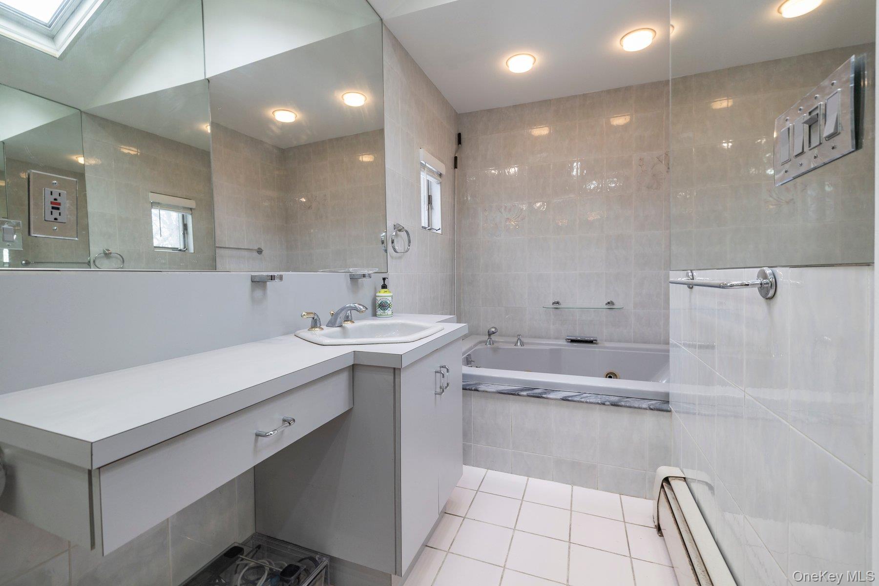 #16 photo, 105 Reeve Road, Rockville Centre , NY 10013