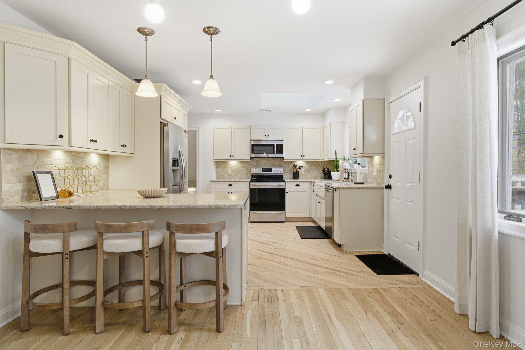 #7 photo, 105 Reeve Road, Rockville Centre , NY 10013