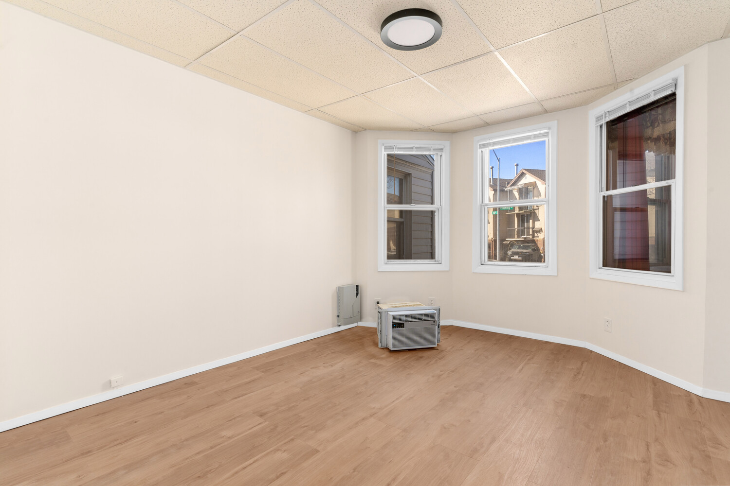 #5 photo, 60-48 FLUSHING Avenue, Maspeth , NY 11378