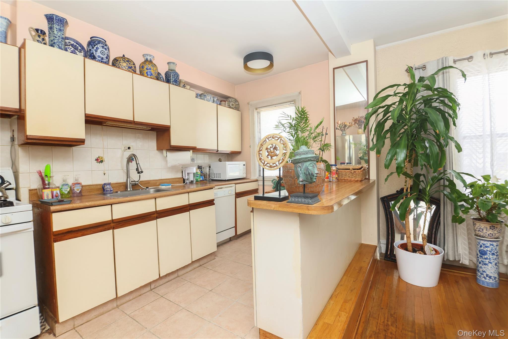 #10 photo, 2555 Westervelt Avenue, Bronx , NY 10469