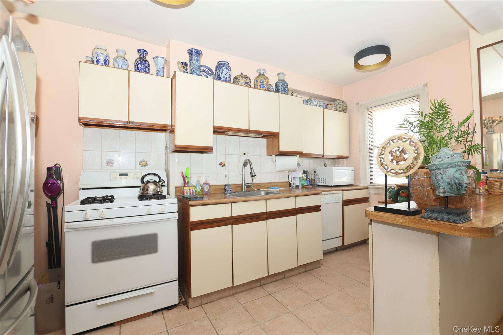 #8 photo, 2555 Westervelt Avenue, Bronx , NY 10469