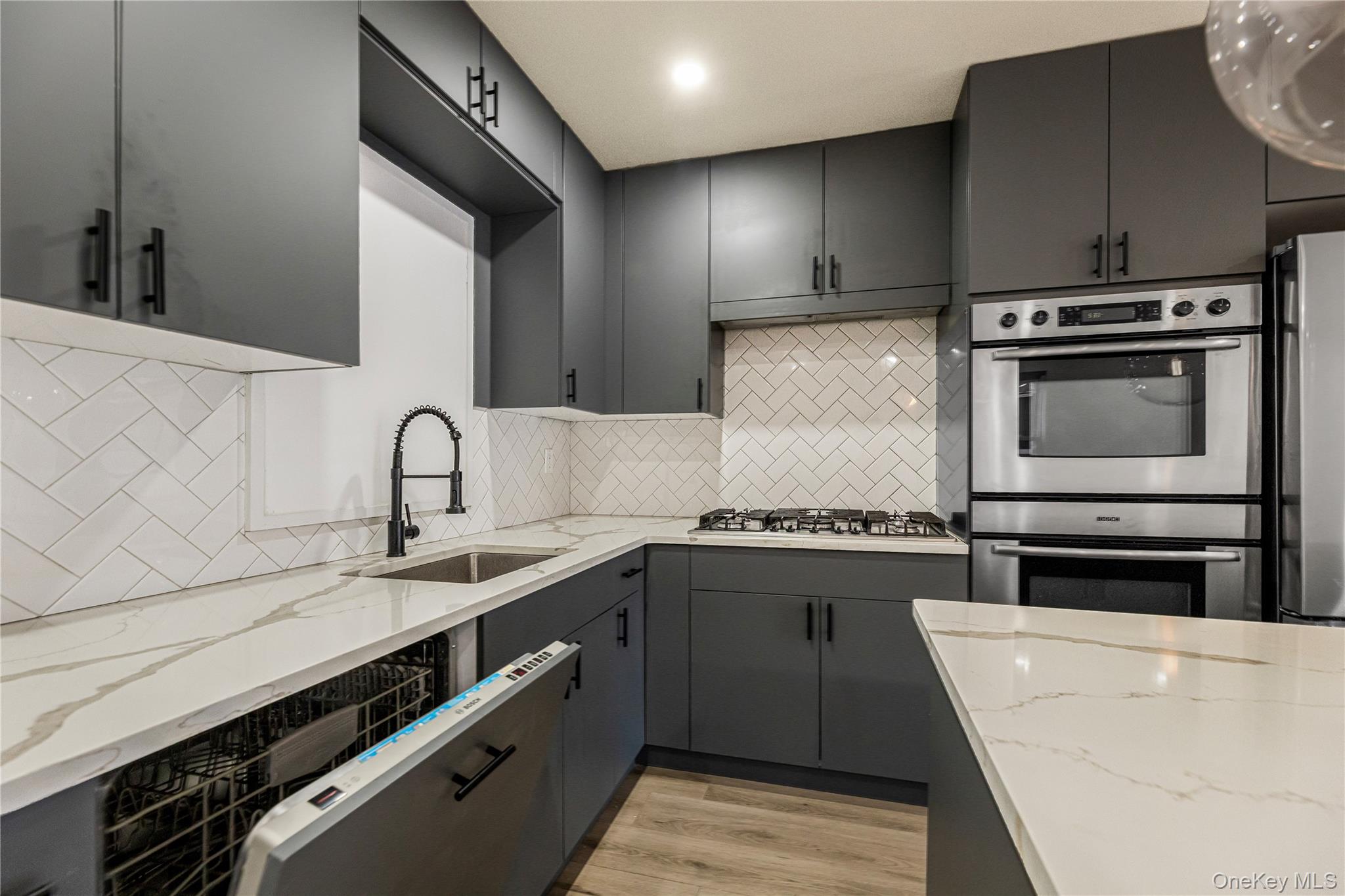 #1 photo, 604 Yonkers Avenue, 뉴욕주 Yonkers , NY 10704