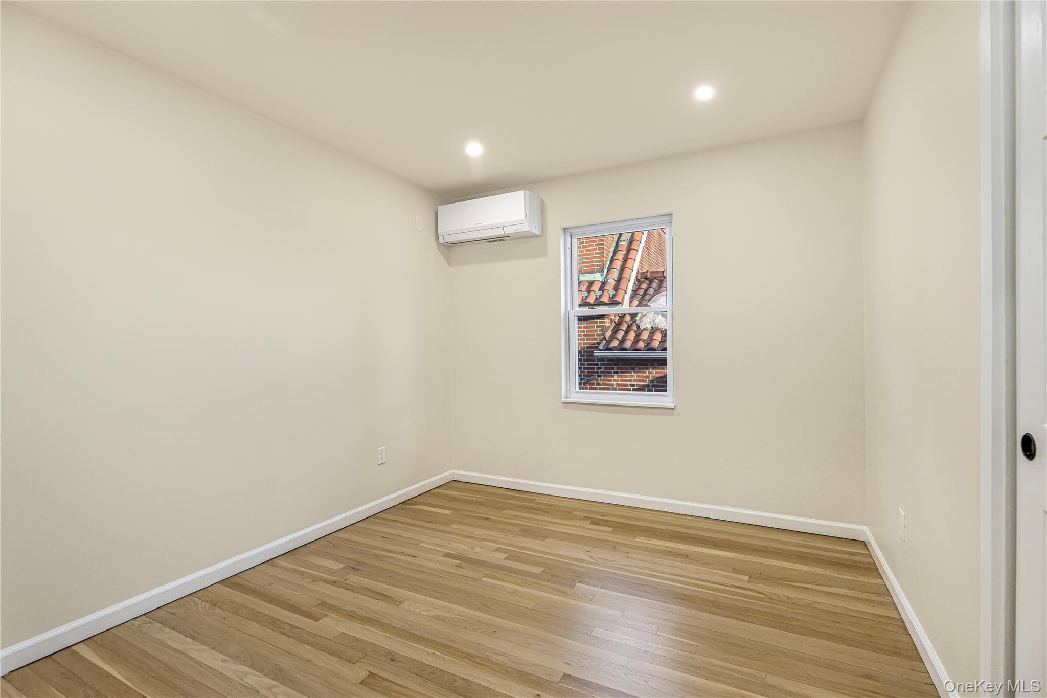 #11 photo, 604 Yonkers Avenue, 뉴욕주 Yonkers , NY 10704