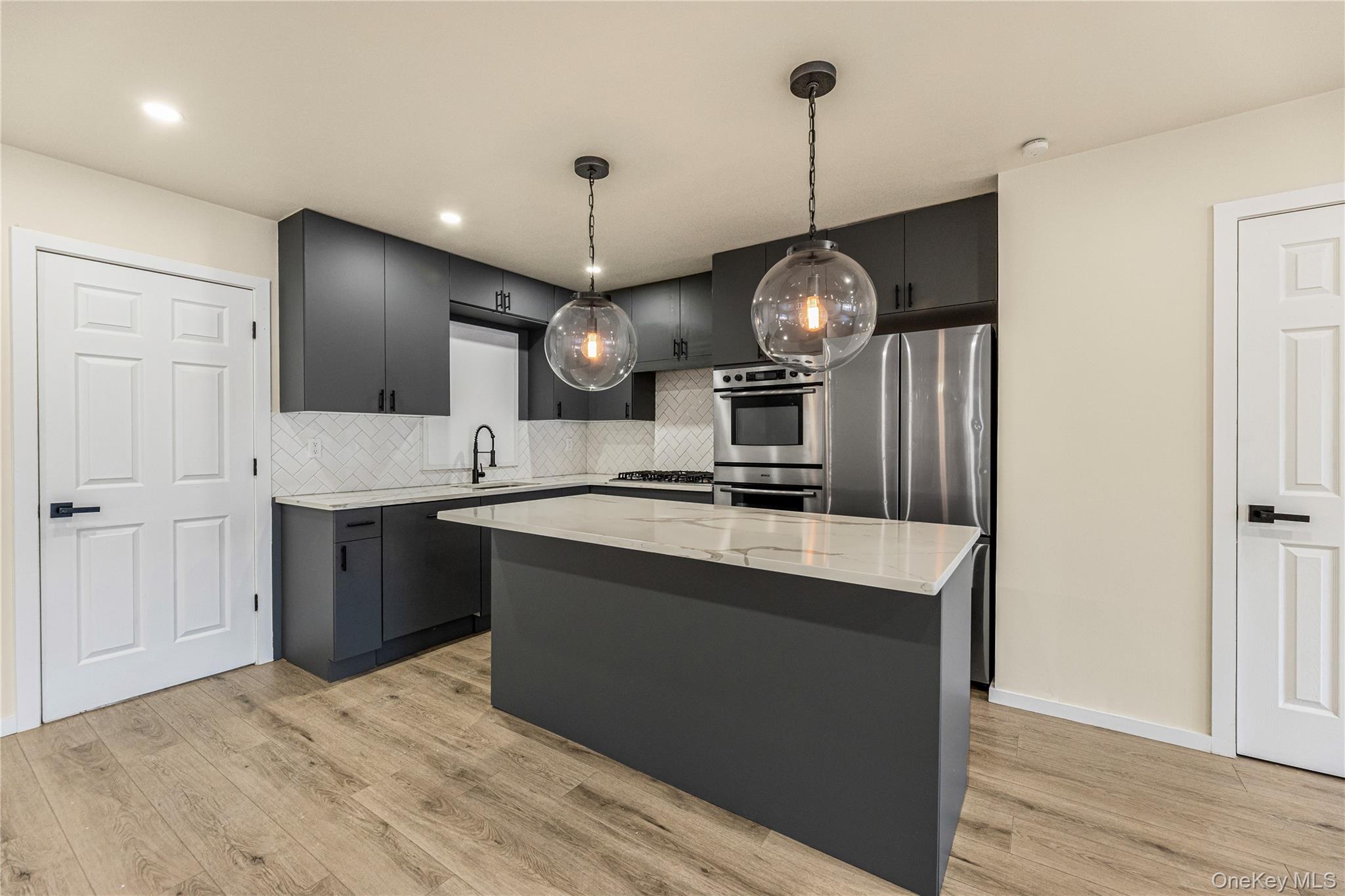 #2 photo, 604 Yonkers Avenue, 뉴욕주 Yonkers , NY 10704