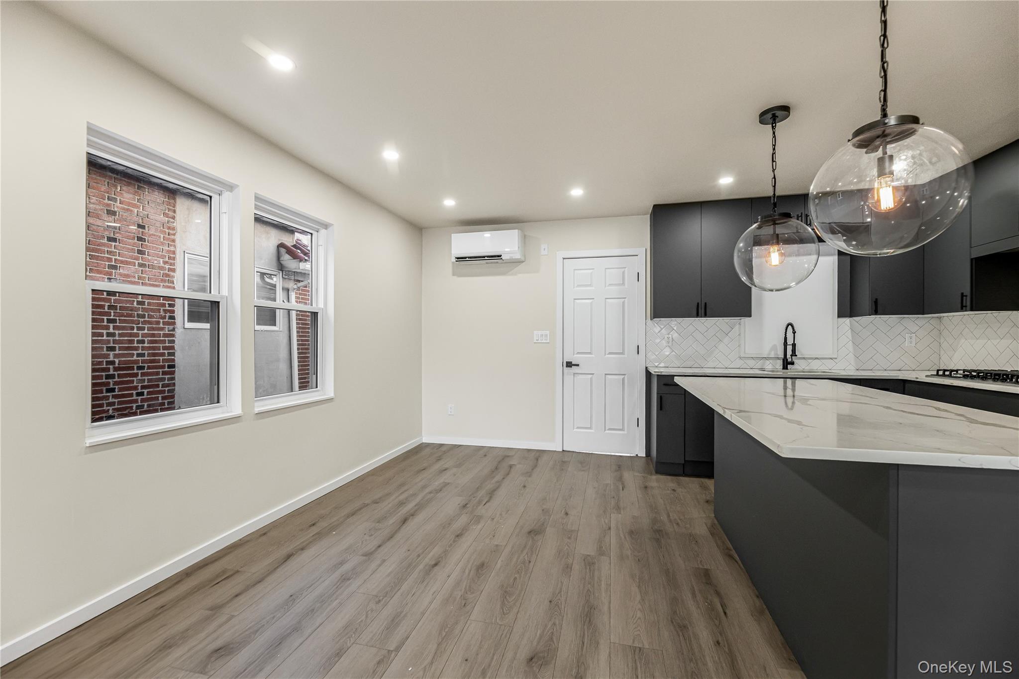 #3 photo, 604 Yonkers Avenue, 뉴욕주 Yonkers , NY 10704