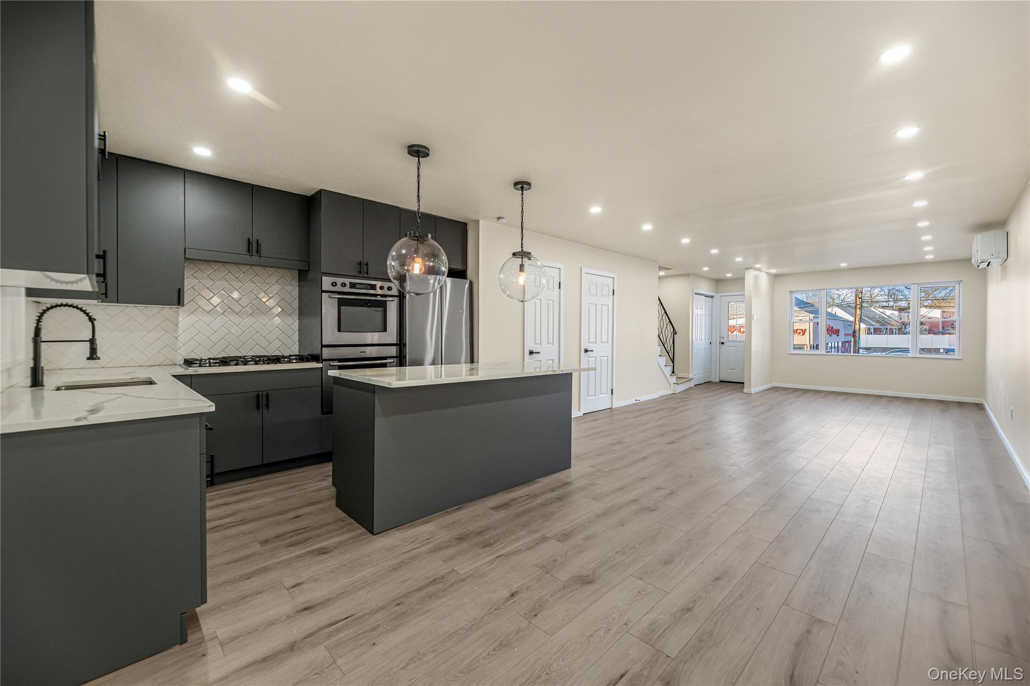 #4 photo, 604 Yonkers Avenue, 뉴욕주 Yonkers , NY 10704