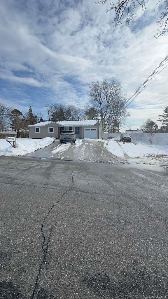 #1 photo, 120 Evergreen Avenue, सफ़ोक काउंटी Brentwood , NY 11717