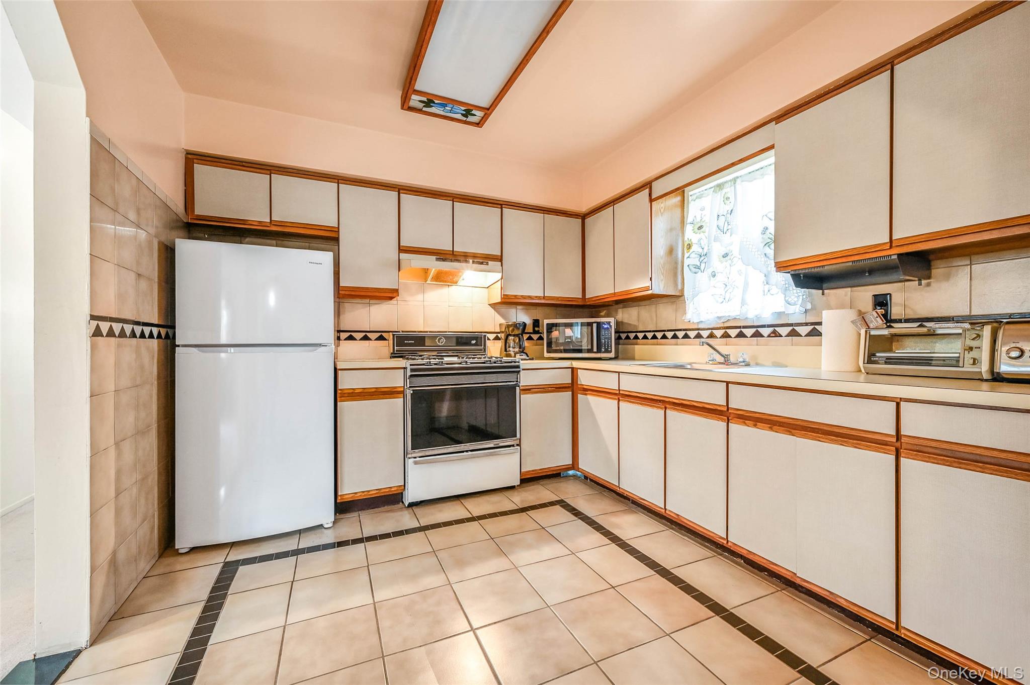 #12 photo, 13214 Farmers Boulevard, Saint Albans , NY 11434