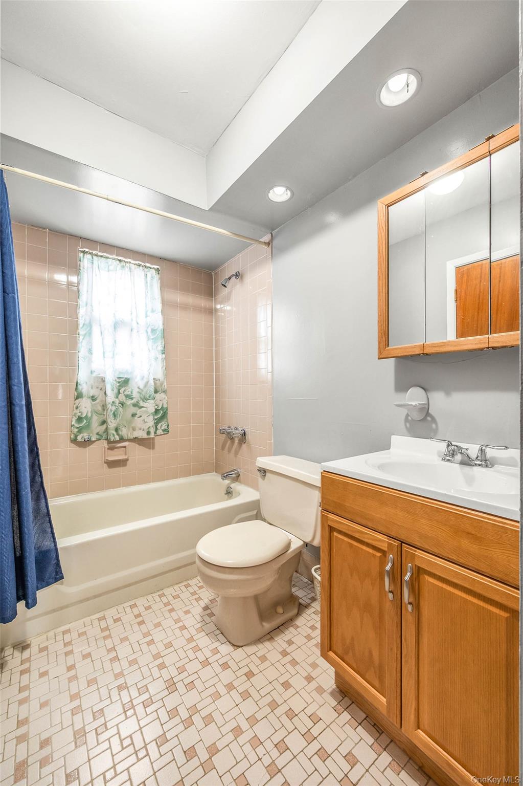 #8 photo, 13214 Farmers Boulevard, Saint Albans , NY 11434