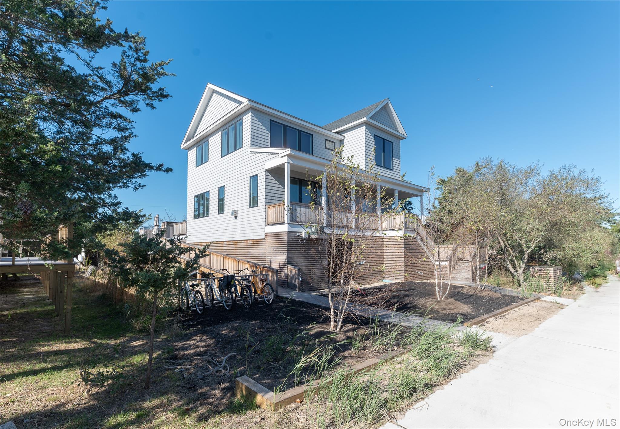 #2 photo, 44 Island Walk, Lonelyville , NY 11706